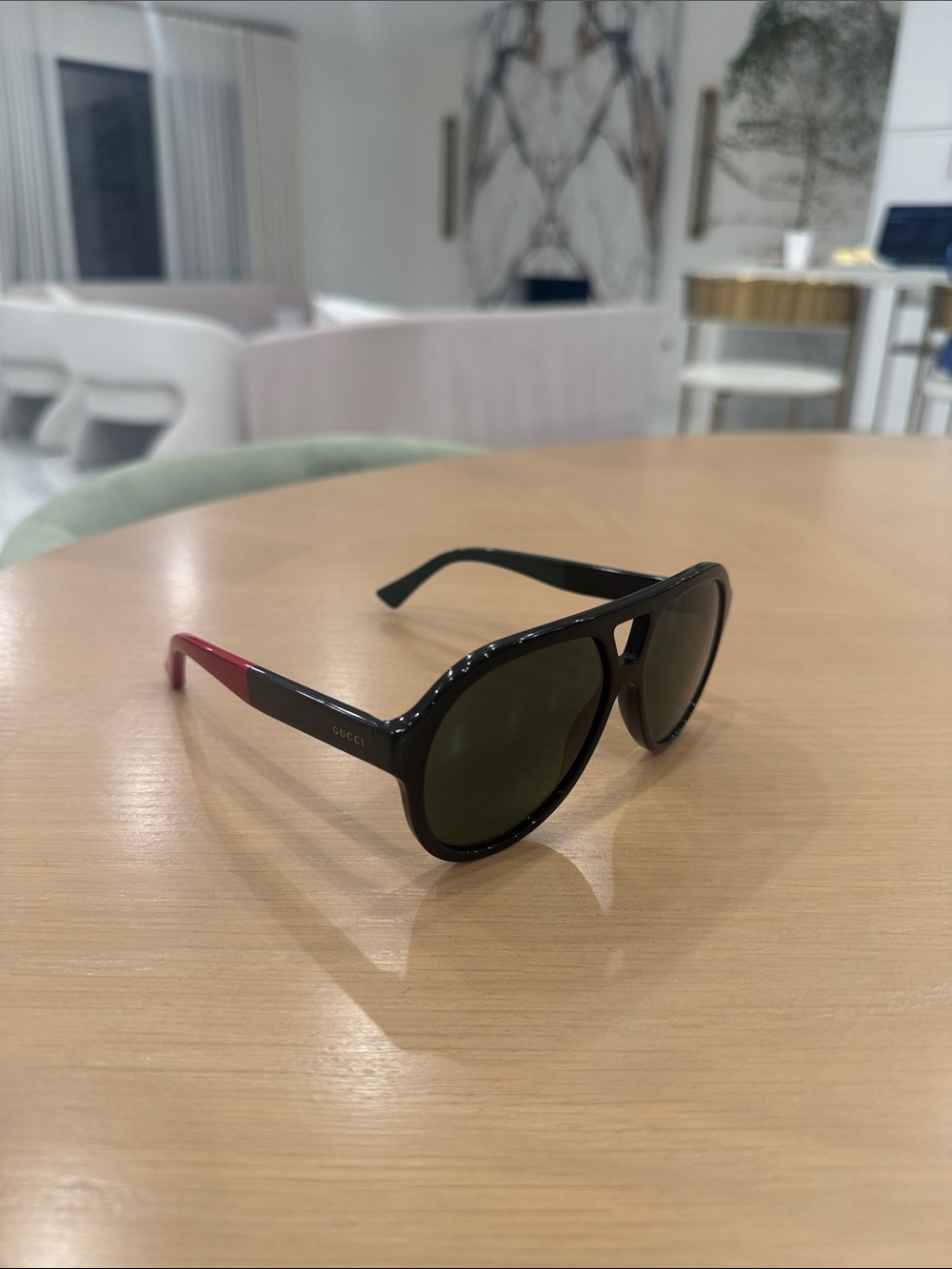 Gucci Men’s Black Sunglasses with Red/green
Temple Tips